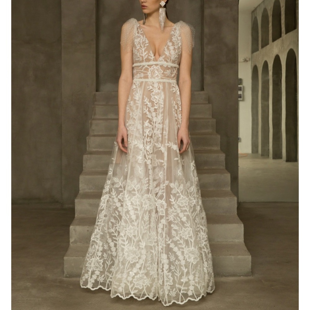 Bronx and Banco Tunisia Bridal Gown Sz. M